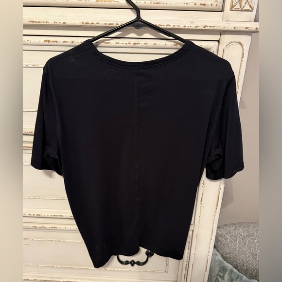 Lululemon Crescent T-Shirt Black Knot Front Cropped Pima Cotton Size 8 - Picture 2 of 8